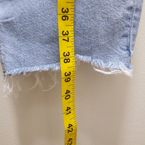 AE Strigid Curvy Mom Jeans Light Destroy Wash Super High Rise 20 Short NWT - Picture 8 of 8